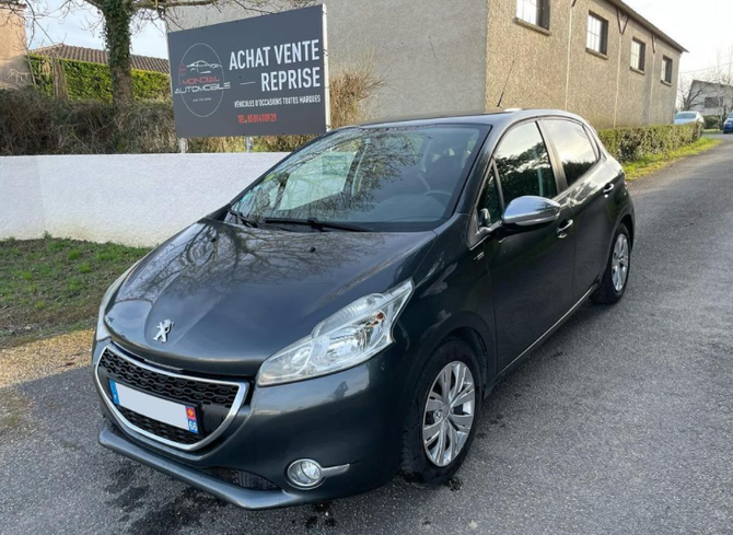 PEUGEOT 208 1.6 HDI 92ch Style